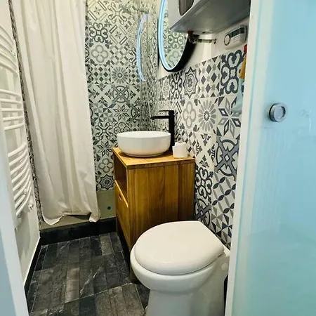Studio Near Eiffel Tower